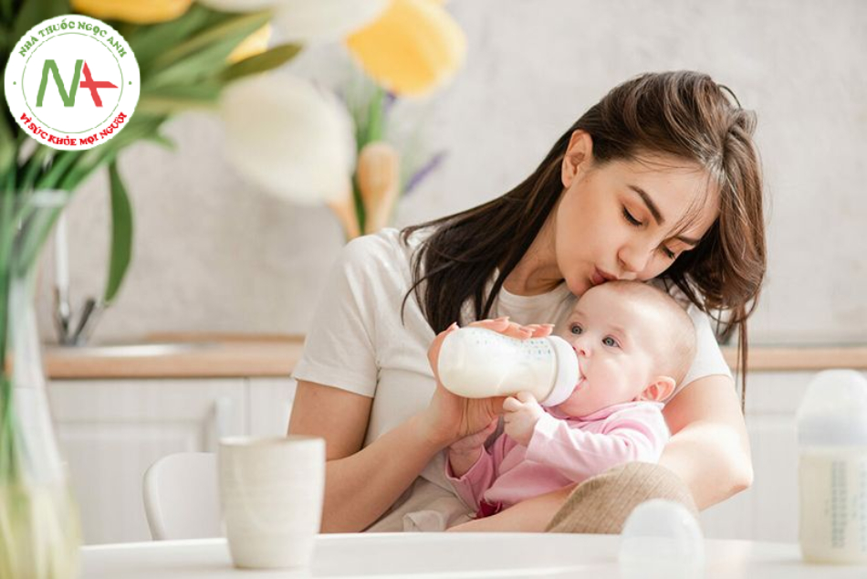 Dùng sữa công thức có ảnh hưởng đến sữa mẹ hay không?