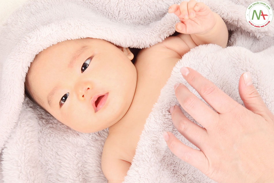 Sự phát triển về cảm xúc xã hội của trẻ sơ sinh từ khi sinh đến 3 tháng tuổi
