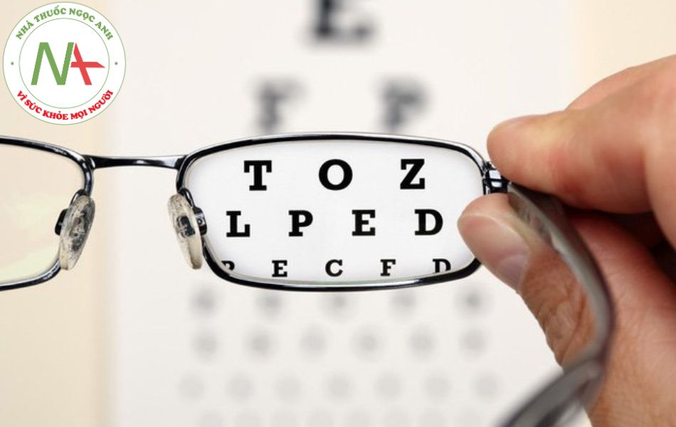 Điều trị cận thị bằng kính tiếp xúc cứng đeo đêm (Ortho-K)