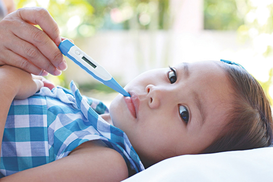 Sốt ở trẻ em: Nguyên nhân gây sốt và những chú ý quan trọng theo BMJ